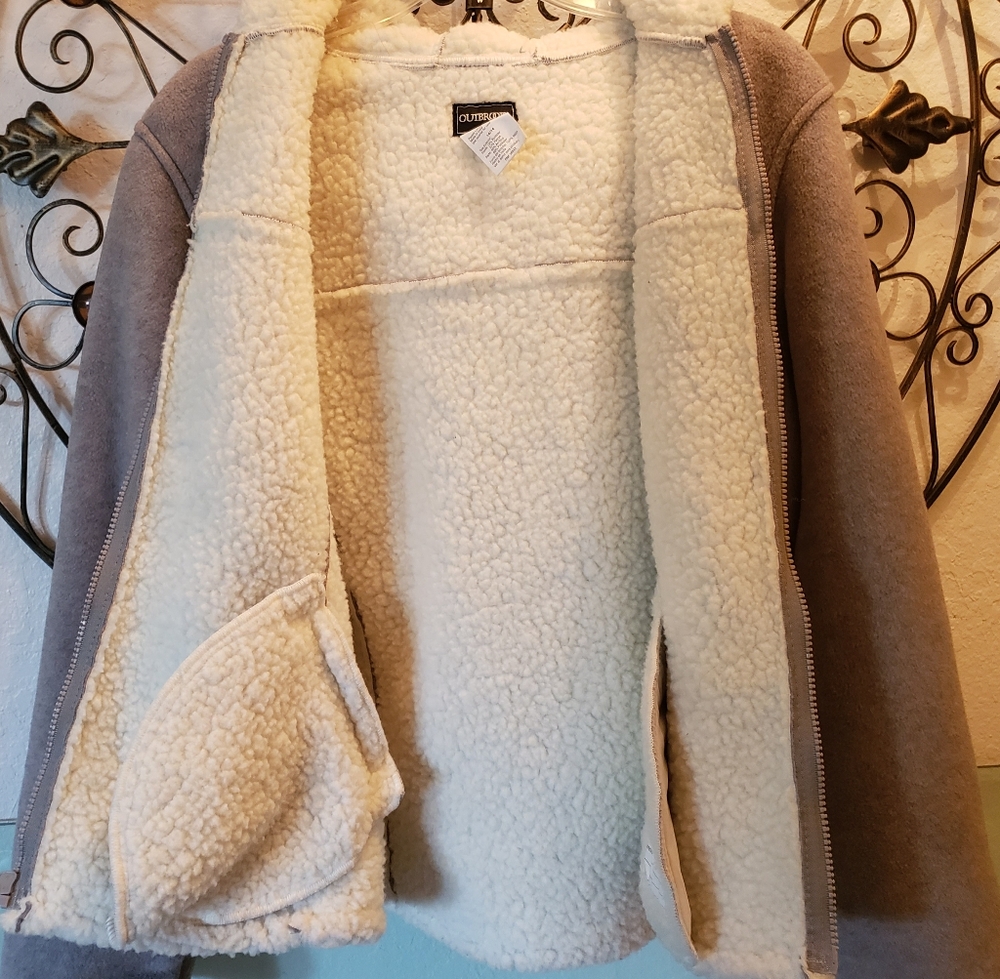Coat - Picture 6 of 9